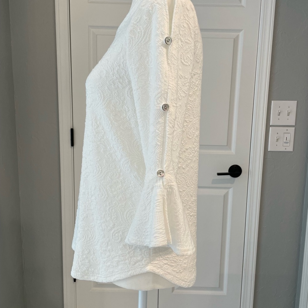 NWOT Elegant White/Cream Bell 3/4 Sleeve Top - Picture 2 of 9